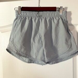 Nike Wolf Grey Women's Tempo Dry Core 3'' Running Shorts, Small, NWOT